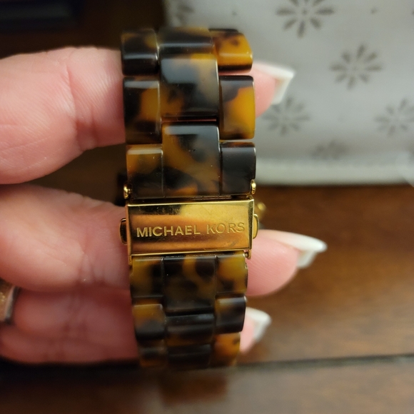 Michael Kors Watch - Picture 4 of 5